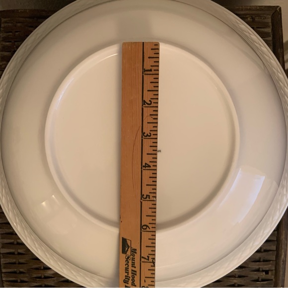 Mikasa Trellis White Flared Vegetable Serve Bowl - NIB - Picture 7 of 11